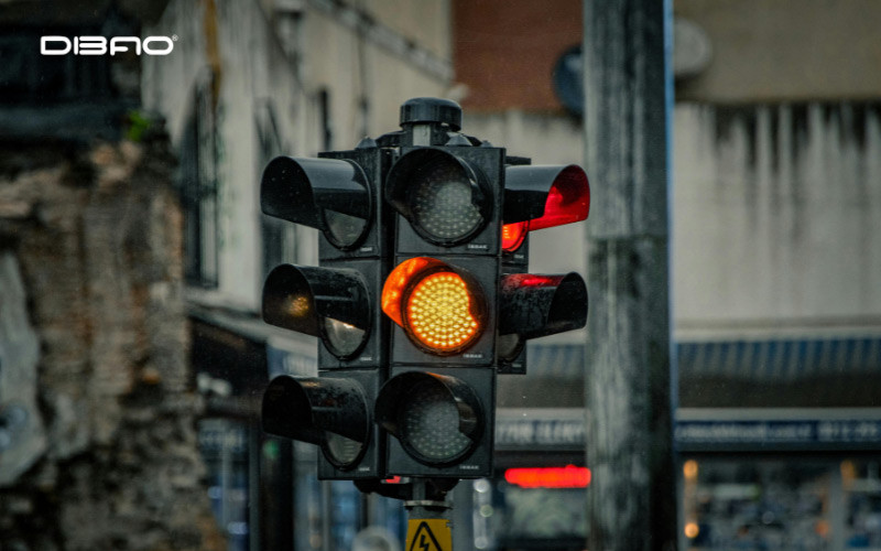 Vượt đèn vàng có bị phạt không? Giải đáp từ A-Z